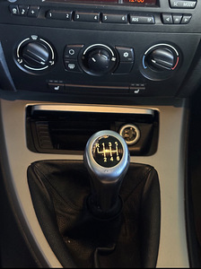 2006 BMW Series 3 (12 foto / 15)