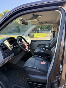 Volkswagen Caravelle (9 foto / 13)