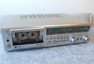 Старошкольная топовая трёхголовочная кассетная дека Dual C844 (1 фото из 10)