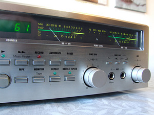 Старошкольная топовая трёхголовочная кассетная дека Dual C844 (8 фото из 10)
