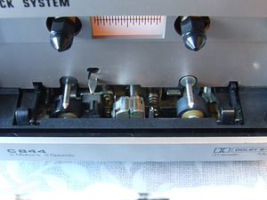 Старошкольная топовая трёхголовочная кассетная дека Dual C844 (9 фото из 10)