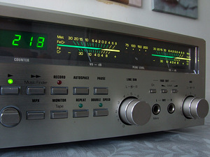 Старошкольная топовая трёхголовочная кассетная дека Dual C844 (10 фото из 10)