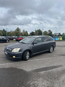 Toyota avensis (2 foto / 9)