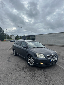 Toyota avensis (3 foto / 9)
