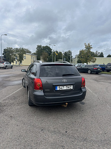 Toyota avensis (4 foto / 9)