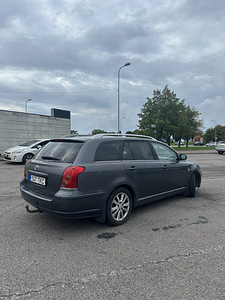 Toyota avensis (6 foto / 9)