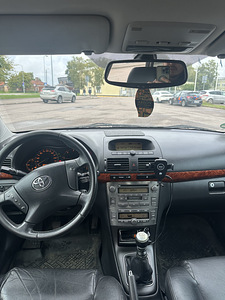 Toyota avensis (8 foto / 9)
