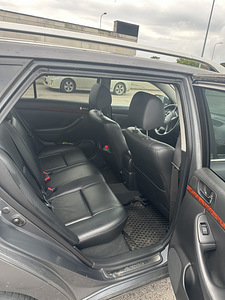 Toyota avensis (9 foto / 9)
