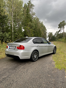 BMW E90 (1 foto / 15)