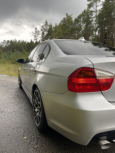 BMW E90 (8 foto / 15)