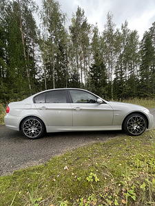 BMW E90 (10 foto / 15)