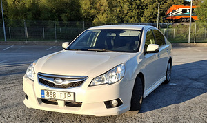 Subaru Legacy 2.5 123 kw (2 foto / 7)