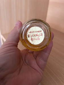Винтажные женские духи (2 фото из 3)