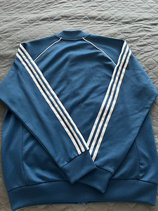 Adidas (4 фото из 4)
