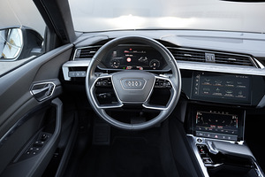 Audi e-tron 50 Quattro 230 кВт (12 фото из 15)