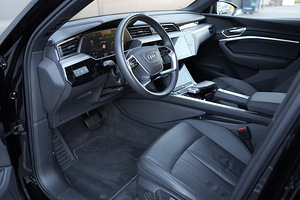 Audi e-tron 50 Quattro 230 кВт (9 фото из 15)
