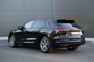 Audi e-tron 50 Quattro 230 кВт (6 фото из 15)