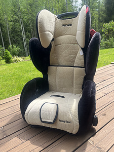 Детское автомобильное кресло Recaro (1 фото из 2)