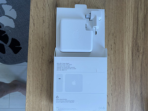 Apple USB-C Power Adapter, 96 Вт (3 фото из 4)