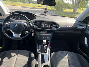 Peugeot 308 2013 1.6 92kW (5 foto / 9)