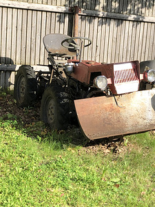 Tsehhi traktor (2 foto / 4)