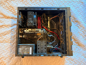 I7 4790k / 32 GB RAM / RX 570 (1 foto / 2)