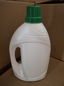 Plastpudel 2 liitrit korgiga (1 foto / 2)