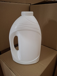 Plastpudel 2 liitrit korgiga (2 foto / 2)