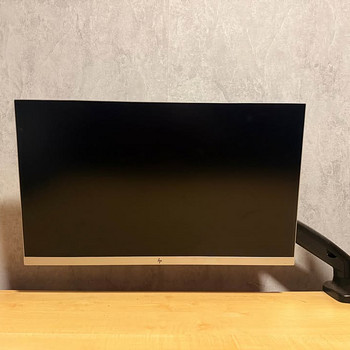 2x monitor koos monitori jalaga.