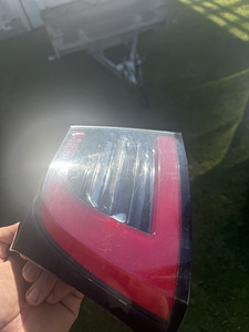 Задний фонарь Tesla (1 фото из 5)