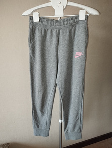 Nike tüdrukute spordipüksid (1 foto / 8)