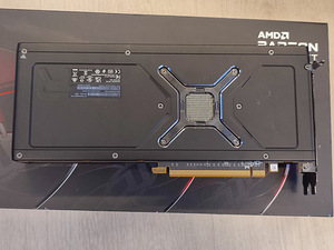 AMD RX 6950XT 16Gb (2 фото из 9)