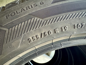 Barum Polaris 6 lamellrehvid 255/50/R19 SUV talverehvid (4 foto / 7)