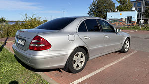 MERCEDES-BENZ E 200 CDI (3 foto / 10)