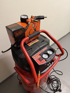 Mecafer Century 100L 2.5HP безмасляный компрессор + Black&Decker (4 фото из 7)