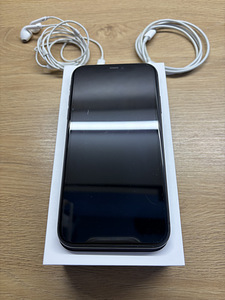 iPhone 11 64GB, must, originaalkarp ja lisad (4 foto / 5)