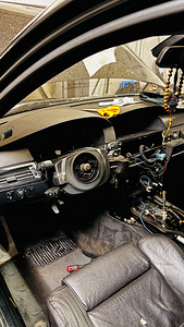 BMW e60 (6 foto / 10)