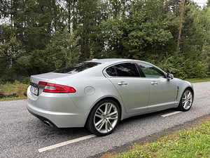 Jaguar XF 3,0 2008 (2 foto / 5)