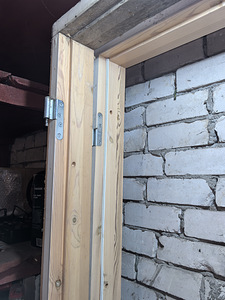 Наружная дверь — 2 шт. (3 фото из 5)