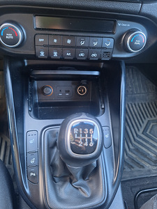 Kia (13 foto / 14)