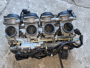 Yamaha R1 2003 дроссельный узел (3 фото из 3)