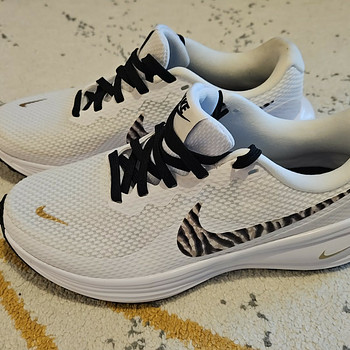 Новые Nike р. 37,5