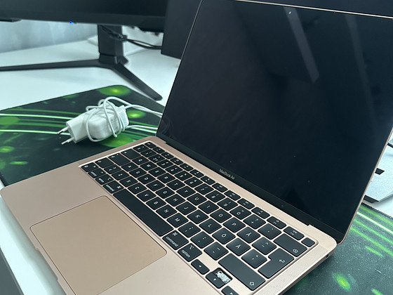 MacBook Air 2020 M1 | 8 ГБ RAM | 512 ГБ SSD