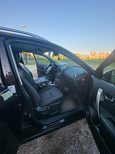 Nissan Qashqai (8 фото из 9)