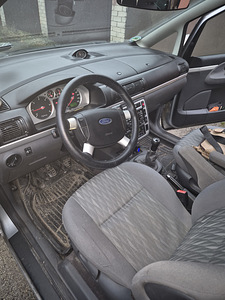 Ford Galaxy (3 фото из 4)