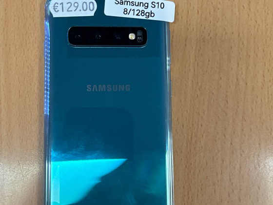 Samsung Galaxy S10 128Gb Green в очень хорошем состоянии