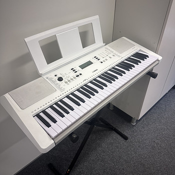 Müüa Yamaha EZ-300 valge klahvpill koos statiiviga