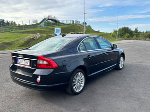 Volvo S80 (6 фото из 6)