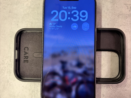 Apple iPhone 16 Pro 128GB Black Titanium - аккумулятор 90%