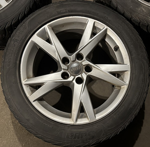 ‘17 5x112 оригинальные диски Audi A4 B9 + шипованные шины 225/50 (2 фото из 6)